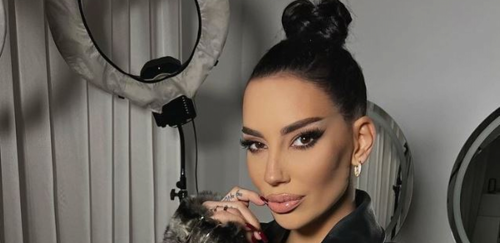 PEVAČICA SMRŠALA 14 KILOGRAMA, PA SE SKINULA U BIKINI! Tetovaža ispod silikona napravila haos, ovaj detalj svi komentarišu