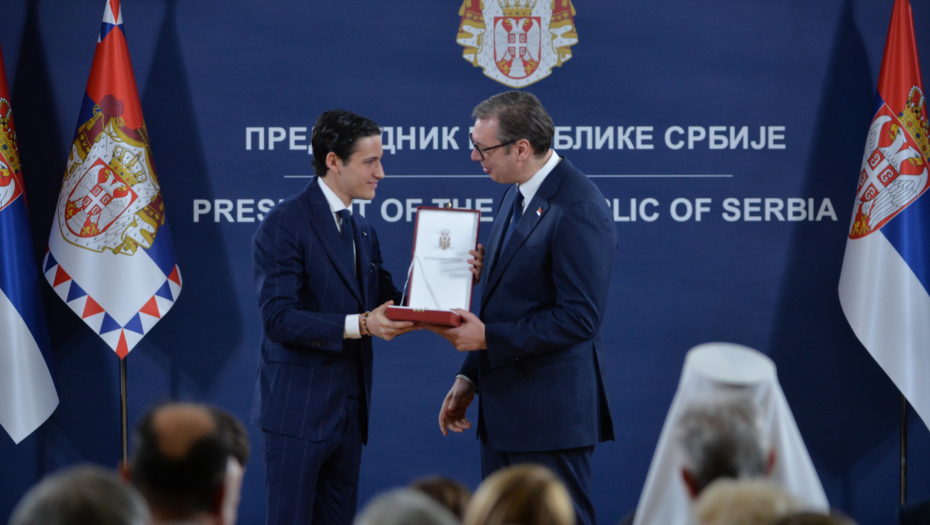 OMAŽ LEGENDI Predsednik Vučić posthumno odlikovao Sinišu Mihajlovića
