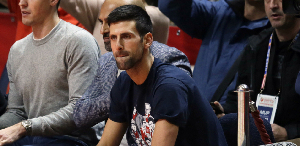 ČUDNA LOKACIJA Đoković iznenadio prolaznike, pojavio se u neobičnom gradu pravo niotkuda (VIDEO)