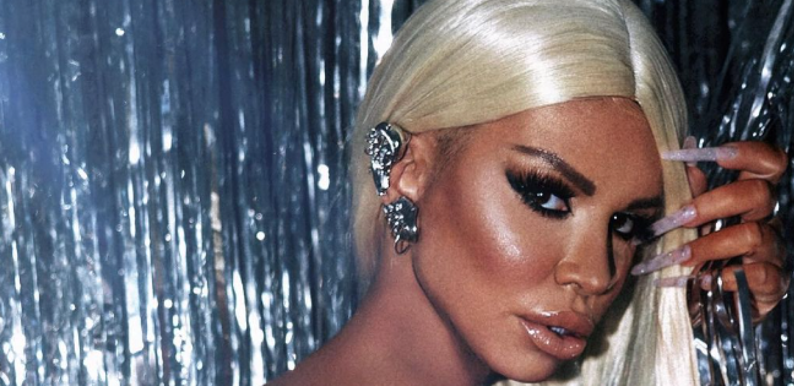 FANOVI URNIŠU DARU BUBAMARU! Na društvenim mrežama je ismejavaju "JELENA KARLEUŠA ZA SIROMAŠNE" (FOTO)