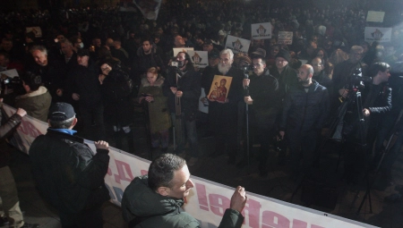 SRAMNIM SKUPOM POKUŠALI DA UVREDE SRPSKI NAROD! Oglasili se iz GO SNS Novi Sad