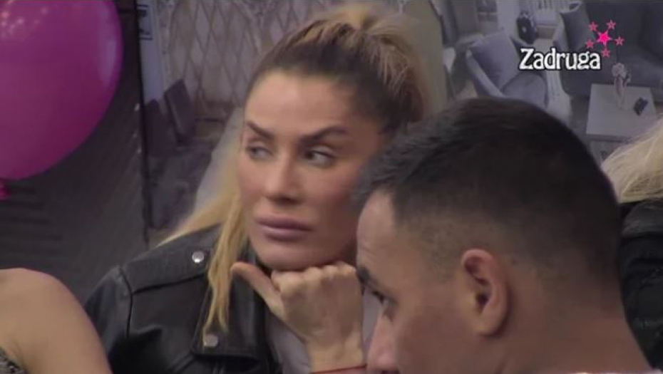 "ZVEZDANČIĆI SU IZMEĐU ZUBA" Sanja ušla u žestok klinč sa Anđelom, ANA ŽESTOKO OPLELA PO LJUBAVNICI SVOG MUŽA (VIDEO)
