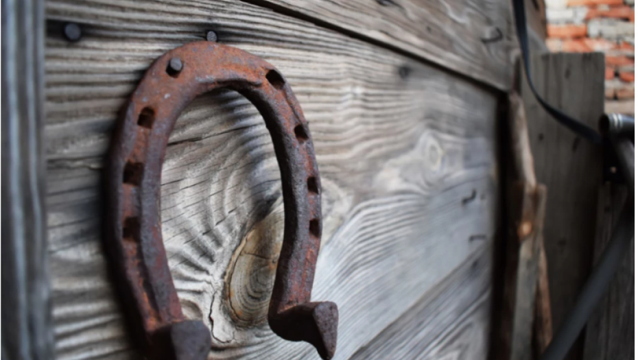 NAJČUDNIJA VEROVANJA KOJA IMAJU JAKO ZNAČENJE Zašto ne smemo da poklanjamo upaljač ili da pevamo tokom ručka