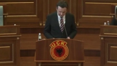 TERORISTA SE ZAHVALIO RATNIM ZLOČINCIMA Kurti se obratio koljačima i ubicama, a ispod njega znak OVK