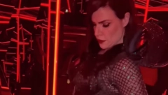 PEVAČICA SE PREPOLOVILA, SMRŠALA NEVEROVATNIH 50 KILOGRAMA Jela je burek ali je jedno pravilo strogo poštovala!