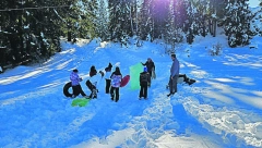 HEROJSKI PODVIG SRPSKIH POLICAJACA IZ KRALJEVA: Pružili pomoć povređenom dečaku  na skijalištu i hitno ga prevezli do bolnice