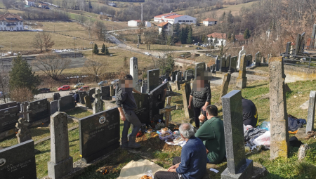 U SUBOTU SU VELIKE ZIMSKE ZADUŠNICE Evo šta sve treba da ponesete na groblje