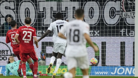 LUDNICA U BUNDESLIGI KAKVA DUGO NIJE VIĐENA Bajern izgubio od Borusije, ugroženo mu prvo mesto