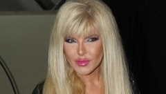 JAMI U PRISNOM ZAGRLJAJU SA NEKADAŠNJIM FUDBALEROM Društvene mreže gore zbog ove fotografije, a pevačica priznala: On je ozbiljan šmeker! (FOTO)