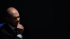 DRAMA U NEMČKOJ! Jezivo maskiran provalnik upao u zgradu u kojoj živi Olaf Šolc