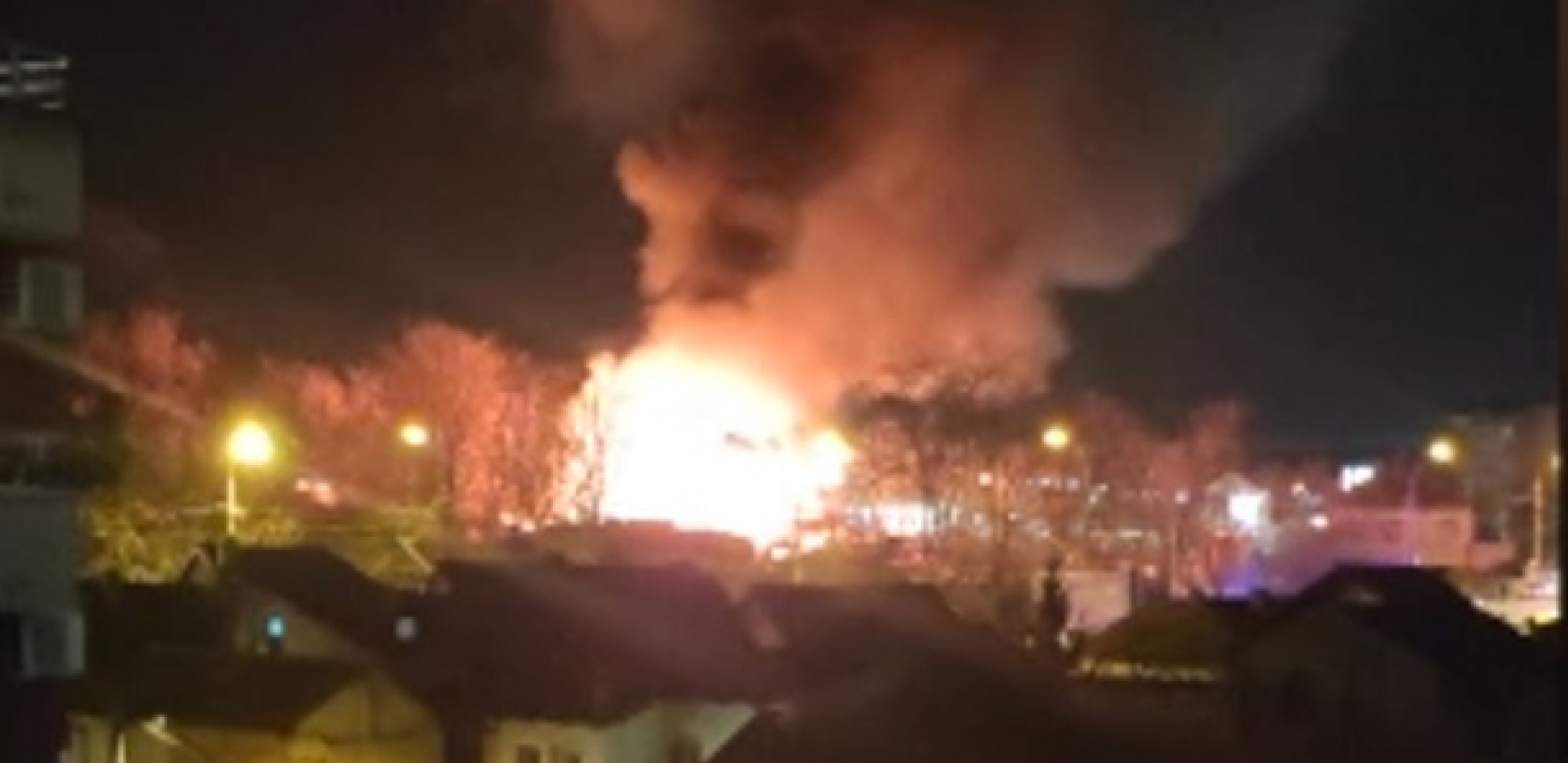 VATRA BUKNULA U NJEGOVOJ BARACI DOK JE BIO U KREVETU Žitelj Ustaničke jedva izvukao živu glavu, pogledajte kako se spasao! (VIDEO)