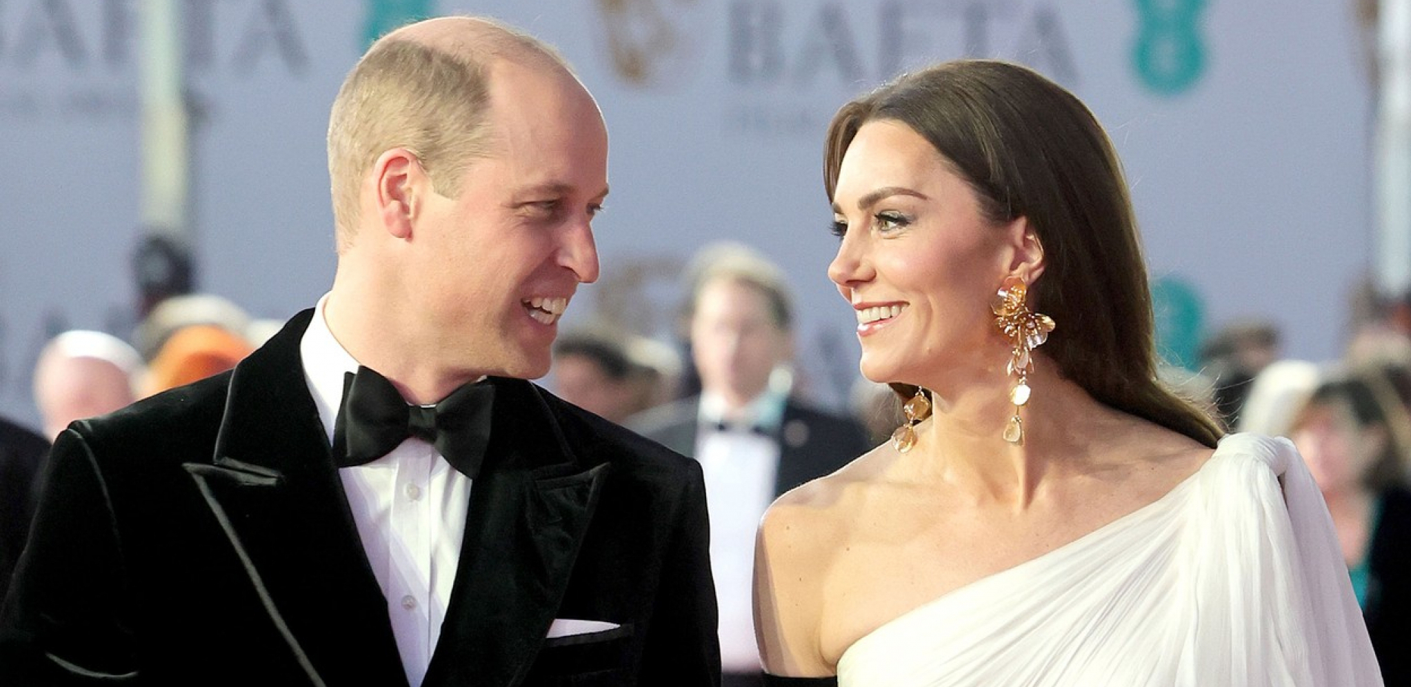 PALATA PONOVO FOTOŠOPIRALA FOTOGRAFIJU?! Novi skandal drma kraljevsku porodicu, princ Vilijam drugačije obučen!