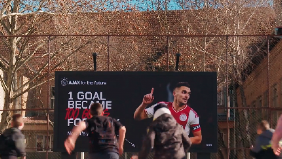 KOLIKO JE OVO JAKO Zbog Tadića došli u Srbiju, a ono što su iz Ajaksa uradili za našu decu, oduševiće sve (VIDEO)