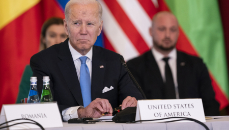 "SVI ĆEMO IZGINUTI" Bivši lekar u Beloj kući upozorava: Bajden ne zna gde se nalazi!