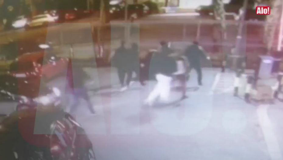 TUČA U BULEVARU OSLOBOĐENJA Žestok obračun navijača Partizana i Šerifa (VIDEO)