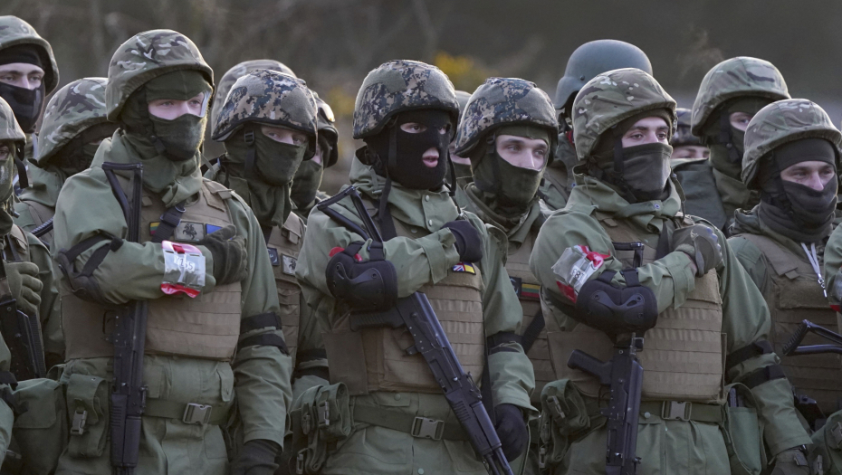 UKRAJINSKI VOJNICI NA OBUCI U ITALIJI Opozicija „protiv puta oružja“