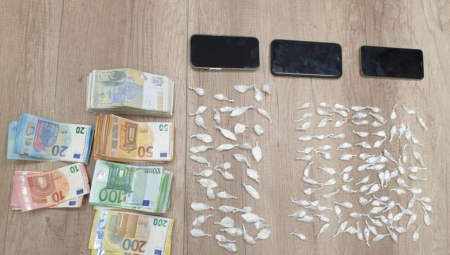 DILER I MUŠTERIJA UHAPŠENI U SREMSKOJ MITROVICI SA HEROINOM Došao po robu, pa završio u pritvoru