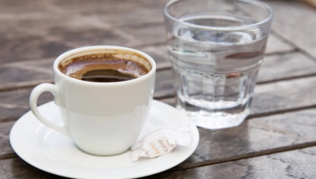 DA LI JE ISPIJANJE KAFE NA PRAZAN STOMAK ZDRAVO? Odgovor će vas zaprepastiti