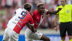 ZVEZDINO POJAČANJE IZAZVALO HAOS Izgubio kompas i rivala udario glavom (VIDEO)