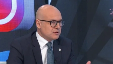 NIKO NE ZNA ŠTA ĆE BITI U BRISELU Vučević: Težak dan pred nama, ne bih se menjao sa Vučićem