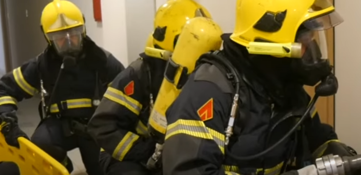 DRAMA U VIŠNJIČKOJ BANJI Vatrogasci zatekli nepokretnu ženu zarobljenu u požaru!