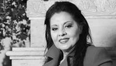 "NE PUŠTAJTE ME, UMIREM" Teška životna priča Usnije Redžepove, umrla u bolovima, a od kolega niko nije došao na sahranu, ovo su bile njene poslednje reči