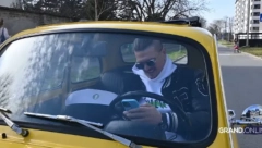 ISAK ŠABANOVIĆ PROVOZAO FIĆU PO GRADU "Životni san mi je bio da imam baš ovaj auto"