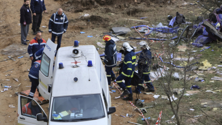 TRODNEVNA ŽALOST U GRČKOJ Tužne scene posle sudara vozova, železničari danas protestuju