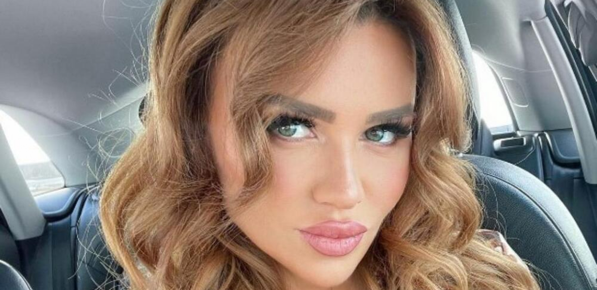 ZAKOPČANA DO GRLA, A MAMI NA GREH Stanija Dobrojević zaludela muški rod novim izdanjem, a jedan detalj na intimnom delu ostavlja bez daha! (FOTO)