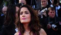 SELMA HAJEK POTPUNO GOLA! Šok fotografije glumice ugladale svetlost dana, komentari samo pljušte