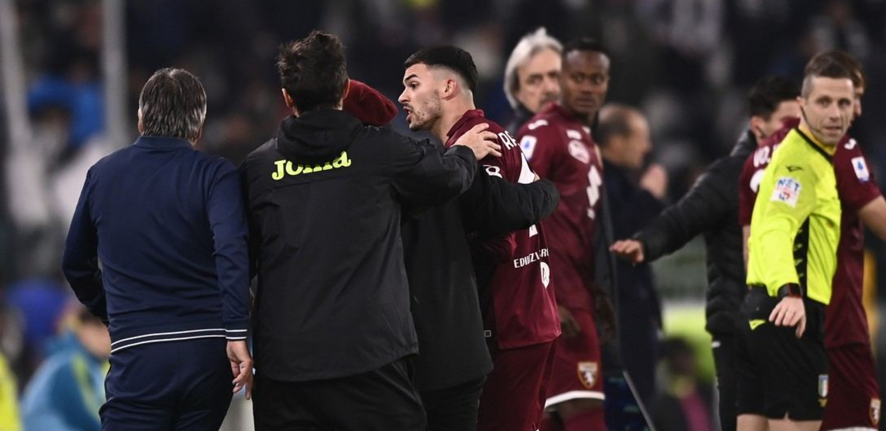 TRESU SE APENINI Na našeg reprezentativca udario SKANDAL-MAJSTOR: Svađa se, nasrće, negira rasizam!