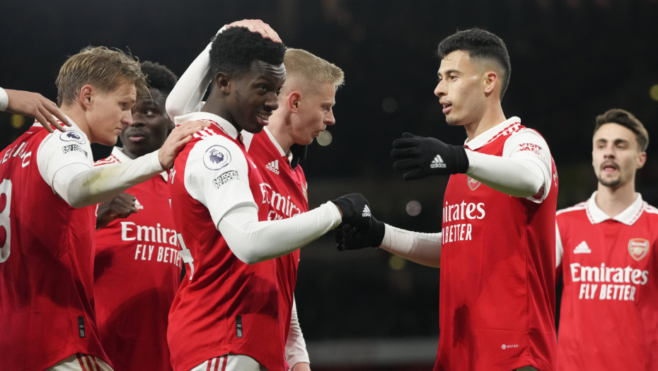 SRAMOTNE UVREDE Slepi dečak, vatreni navijač Arsenala, dobio jezive komentare, on svima odgovorio moćnom porukom (VIDEO)