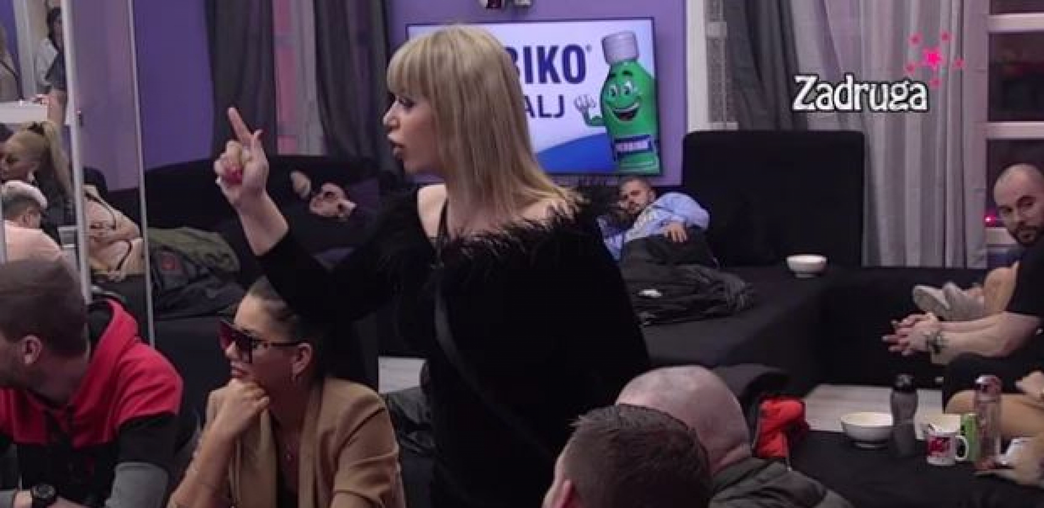 "MAMA PODRŽAVA MOJE SKAKANJE NA NENADOV..." Miljana zgrozila javnost izjavom, žestoko zaratila sa Marijom, a Zoli poručila ovo