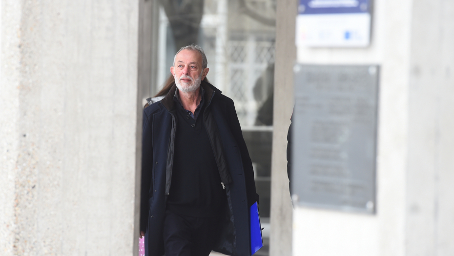 POTRESAN ISKAZ DEVOJKE NA SUĐENJU MIKI ALEKSIĆU Silovao me je, plakala sam i molila da prtestane! Branilac: Zašto niste zatvorili usta i podgili kolena!