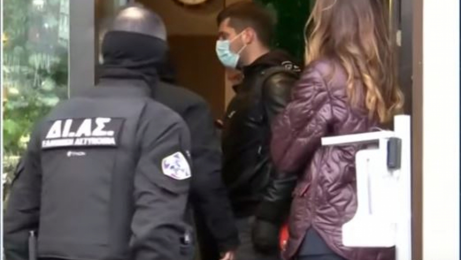 SRBI PLJAČKALI ZLATARE PO ATINI Plen vredan više od 300.000 evra, osumnjičeni da su članovi "Pink Pantera"