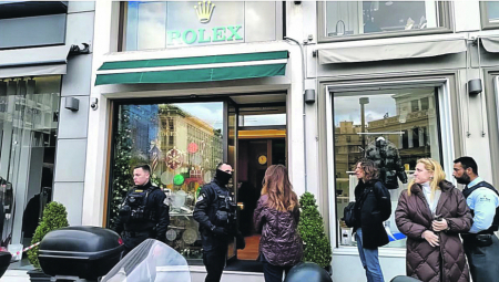 RASVETLJENA FILMSKA PLJAČKA U ATINI Pink Panteri iz Srbije ukrali 24 roleksa za manje od 100 SEKUNDI!