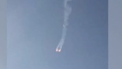 SNIMLJEN STRAVIČAN TRENUTAK PADA AVIONA Olupina gori i dimi se u Jenakijevu, evo šta je s pilotima (VIDEO)