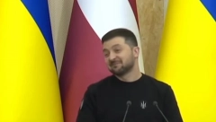 URAJINA KLONIRALA ZELENSKOG? Jedan za govornicom, drugi u publici (VIDEO)