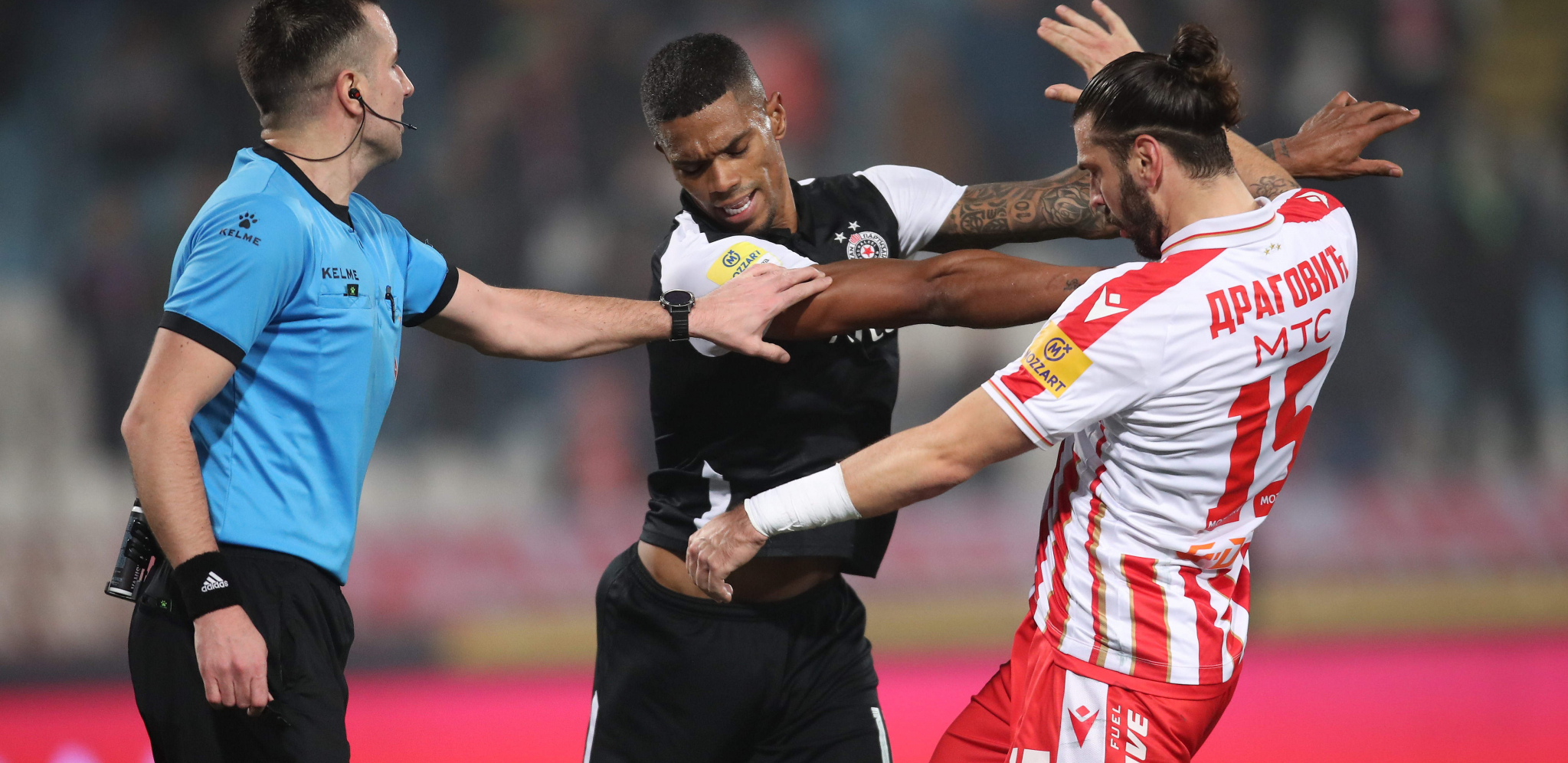 HAOS NA DERBIJU Opšta makljaža na terenu, Rikardo udario Erakovića, pa isključen