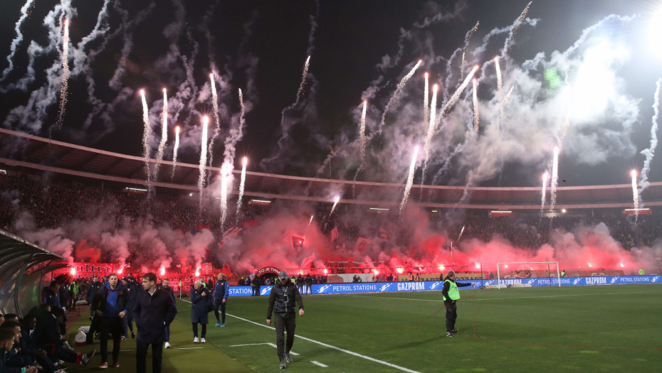 "LJUDI SU BILI ŽIVOTNO UGROŽENI" Zvezdu i Partizan čekaju rekordne kazne zbog derbija? Evo koliko je baklji upaljeno
