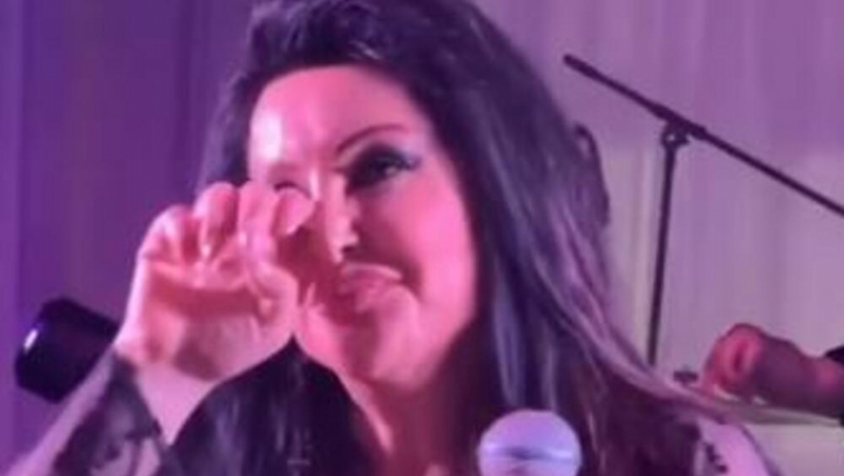 DRAGANA MIRKOVIĆ SE GUŠILA U SUZAMA NA NASTUPU Ovo ju je dovelo do sloma, objavljen i snimak! (VIDEO)