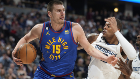 NEZAUSTAVLJIVI JOKIĆ OBORIO REKORD STAR 55 GODINA Džoker prestigao veliku NBA legendu i ušao u istoriju
