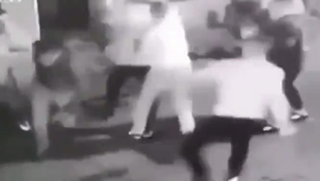 ZA NASILNIKE IZ LAZE TELEČKOG UKUPNO POLA VEKA ROBIJE Naskakivali na glavu momcima, šutirali onesvešćenog, pa jedan izbo nožem trojicu  (VIDEO)