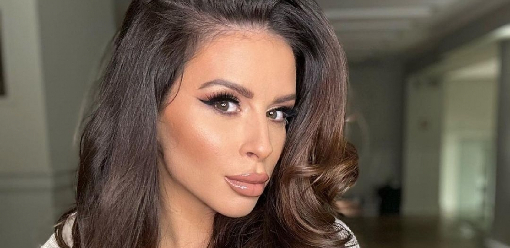 BAZEN USRED STANA VREDAN 50.000 EVRA Mnogi o ovome sanjaju, a evo u kakvom glamuroznom stanu živi Ana Sević sa suprugom (FOTO)