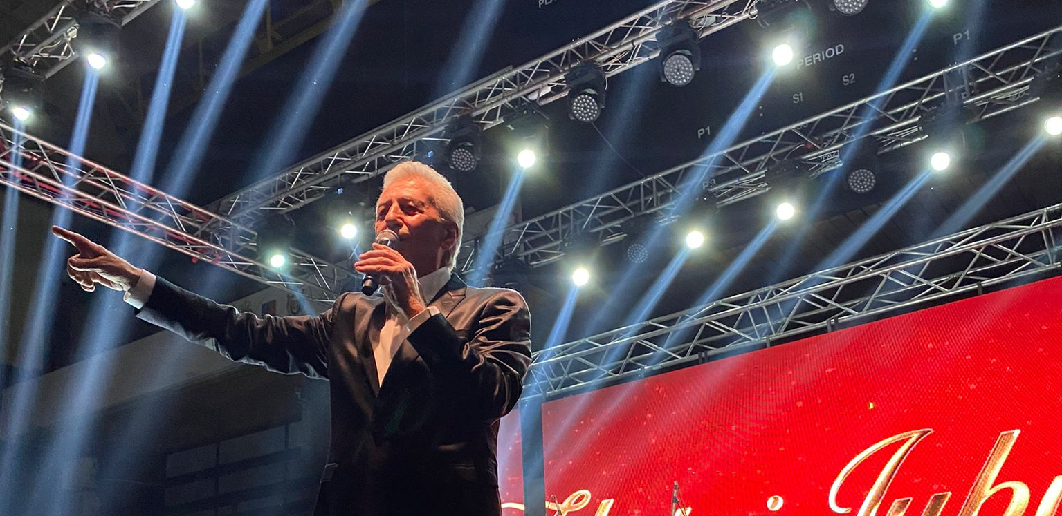 Miroslav Ilić počeo koncert u prepunom Spensu (VIDEO)