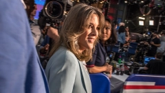 MOTIVISANA NEPRAVDOM Merijen Vilijamson objavila kandidaturu za predsedničke izbore u SAD (FOTO)