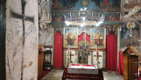 U OVOJ SRPSKOJ SVETINJI SE KANDILO NIKAD NIJE GASILO Mnogi tvrde da su se na ovom mestu uz molitvu i sveti bor izlečili (FOTO)