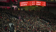 KLOP JE BAŠ POBESNEO ZBOG NJEGA Uhapšen navijač koji je uleteo na teren tokom utakmice Liverpul - Mančester