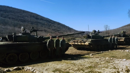 SRPSKA VOJSKA JE SVE SNAŽNIJA Vučić: Okolnosti u svetu su danas 10 puta teže!