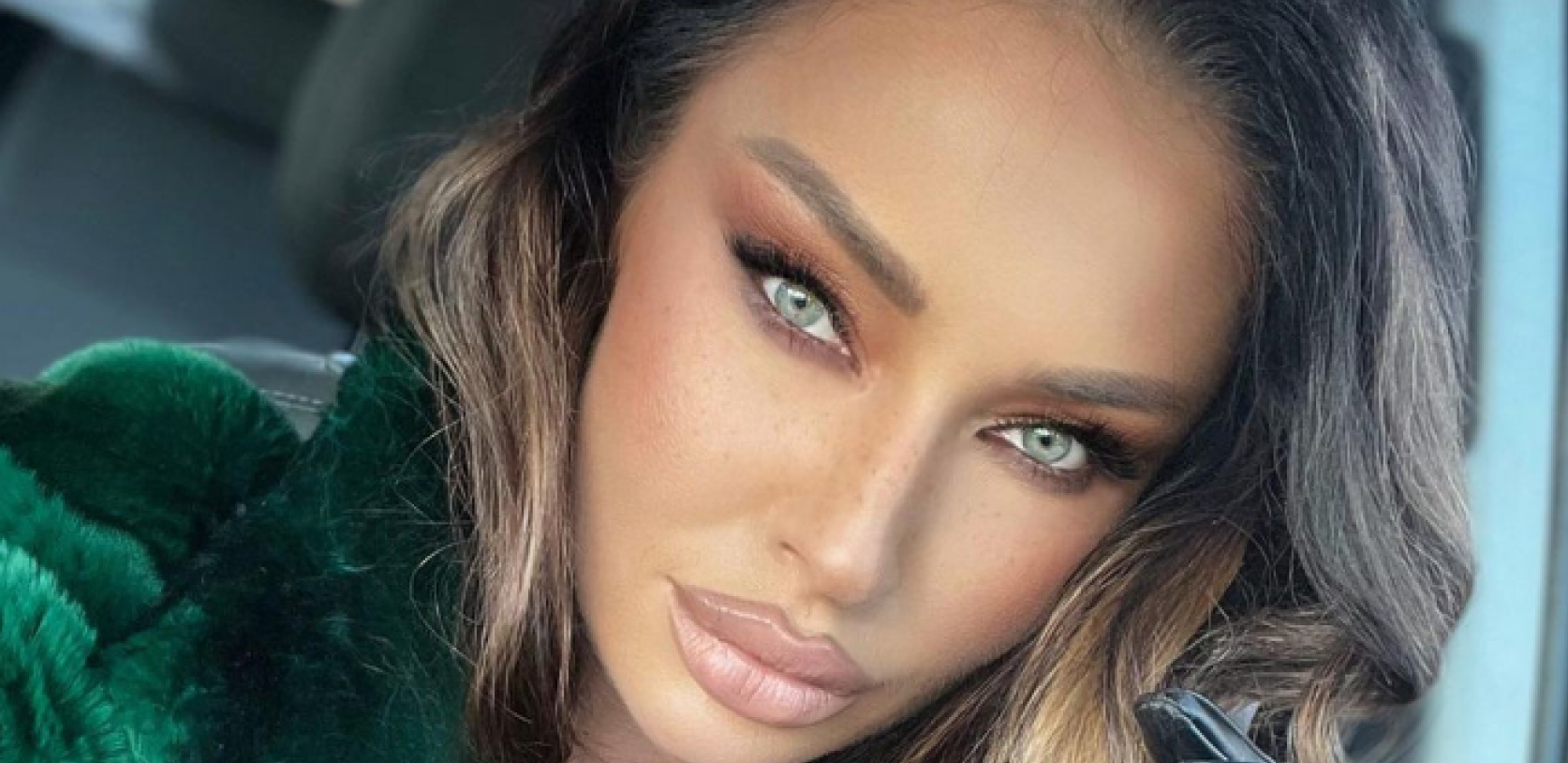 KATARINA ŽIVKOVIĆ ZAPALILA DRUŠTVENE MREŽE Beli korset, uzak struk, pevačica nikad bolje nije izgledala (FOTO)